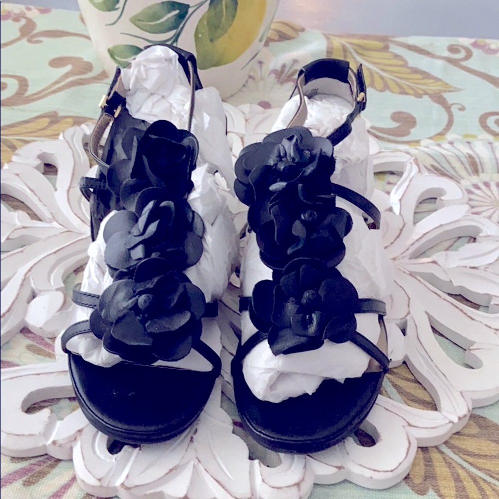 Nordstrom’s Me Too Flower Sandals Shoes NEW 8